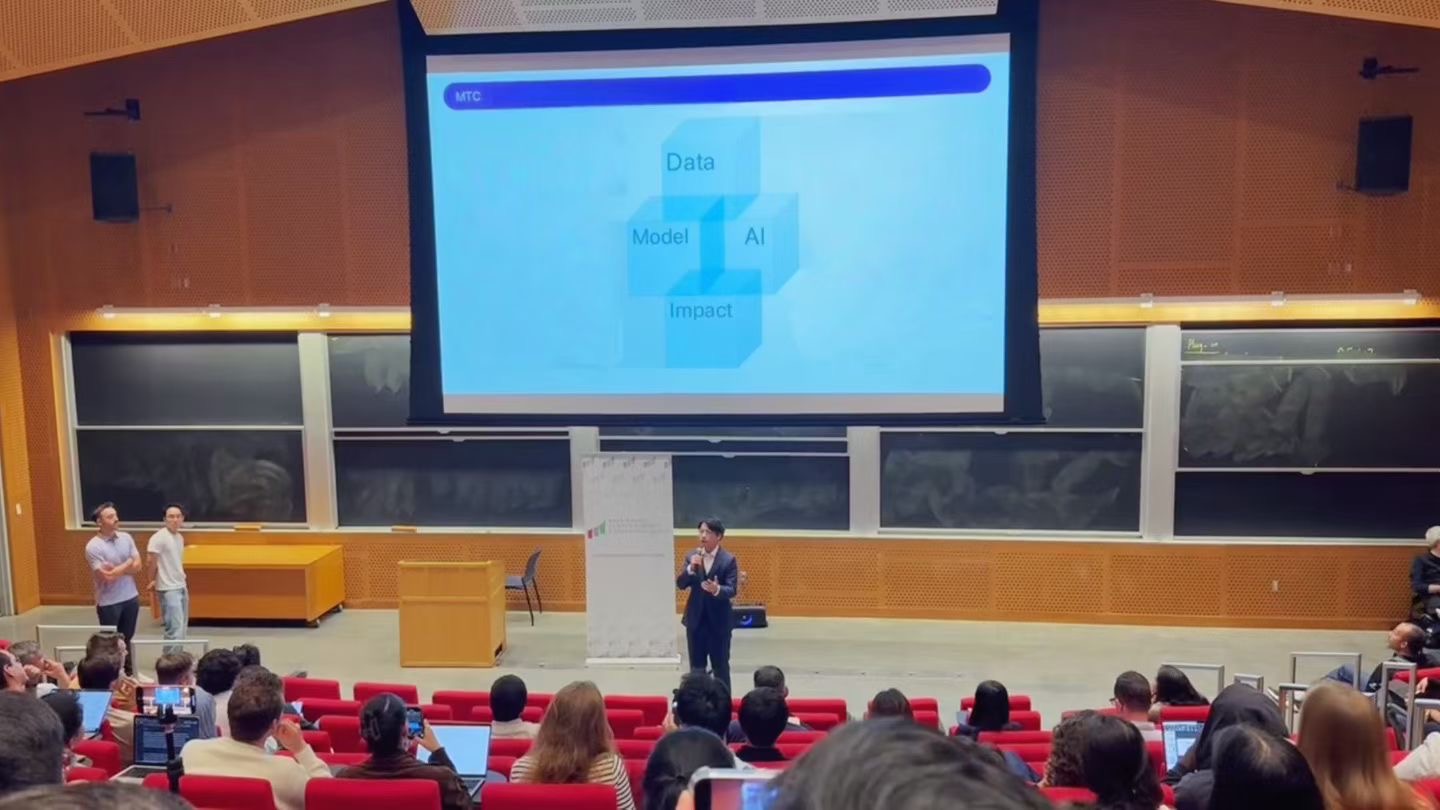 Ray presenting at MIT